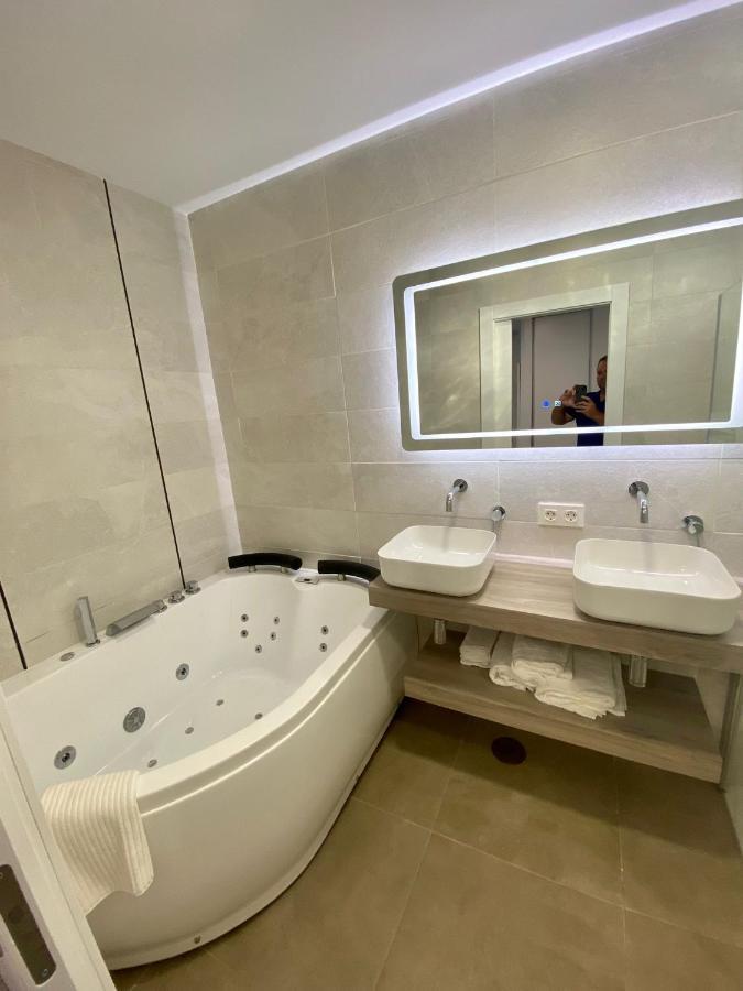 Loft Deluxe Raquel Villa โกนิล เด ลาฟรอนเตรา ภายนอก รูปภาพ